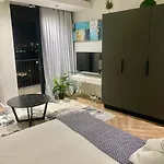 On Park Century City Cozy Apartment