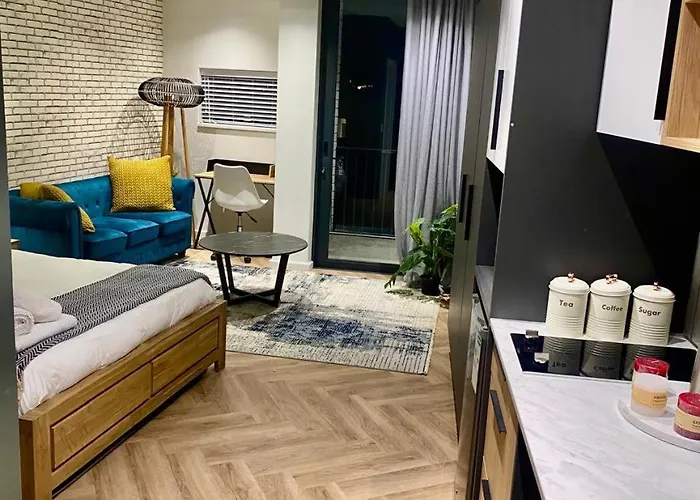 On Park Century City Cozy Apartment